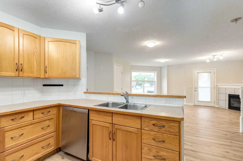 6202 Bowness Road NW Calgary AB T3B 0E3