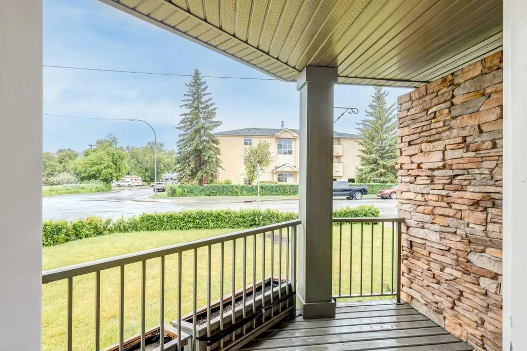 6202 Bowness Road NW Calgary AB T3B 0E3