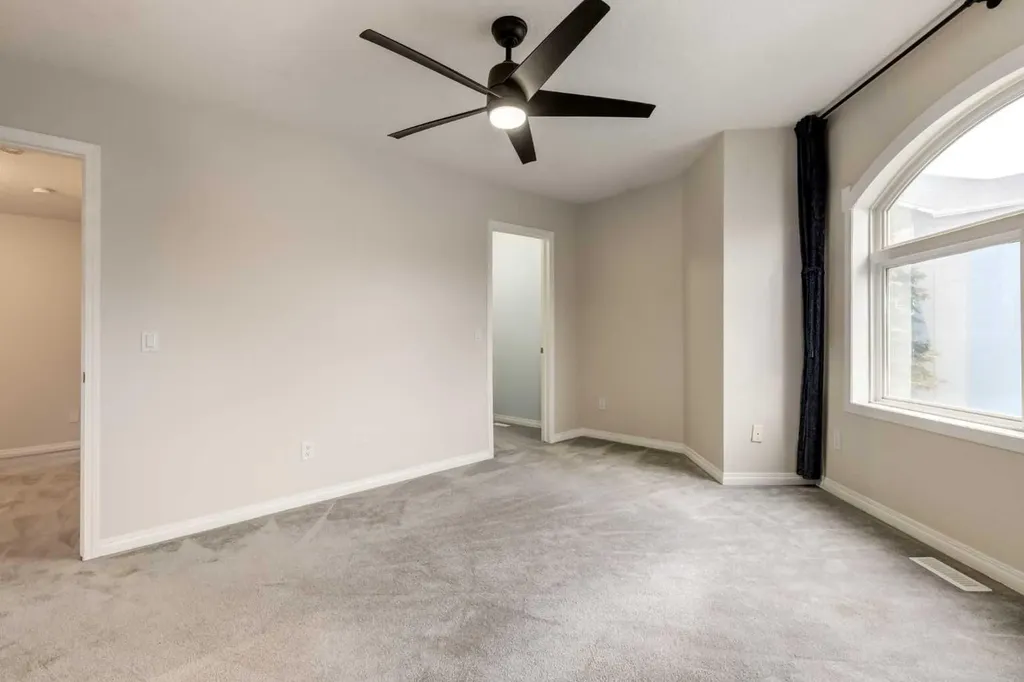 6202 Bowness Road NW Calgary AB T3B 0E3
