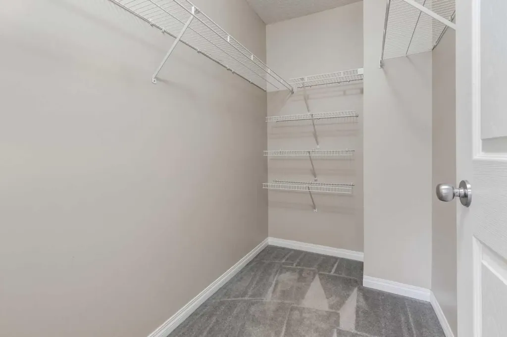 6202 Bowness Road NW Calgary AB T3B 0E3