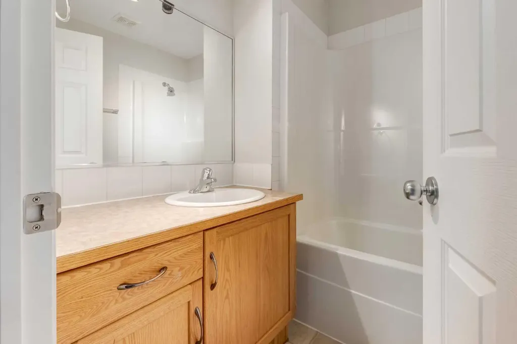 6202 Bowness Road NW Calgary AB T3B 0E3