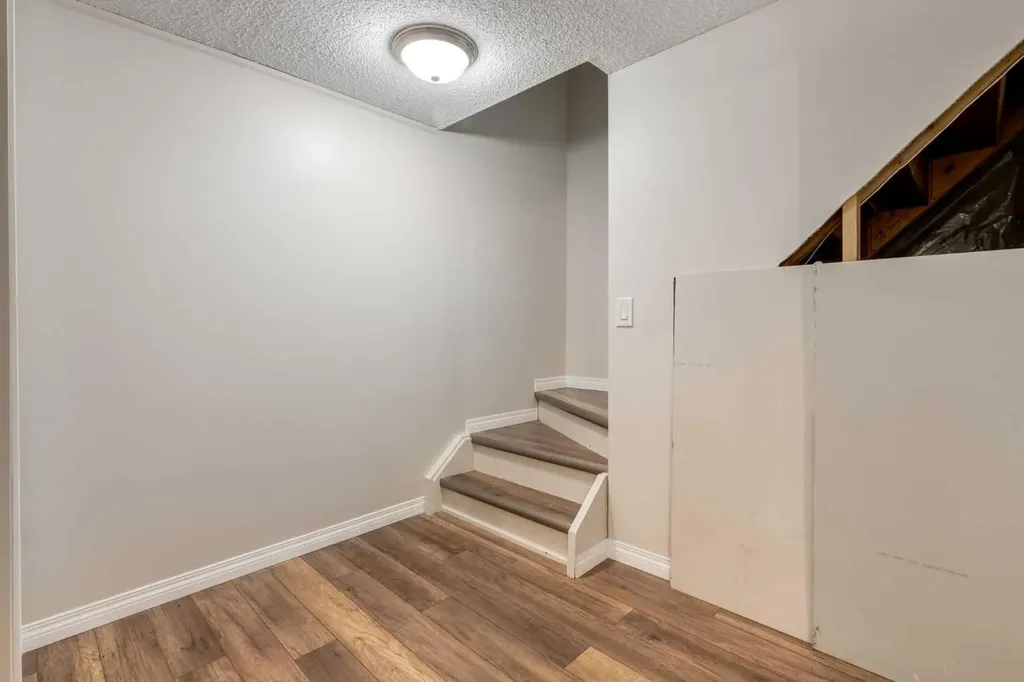 6202 Bowness Road NW Calgary AB T3B 0E3