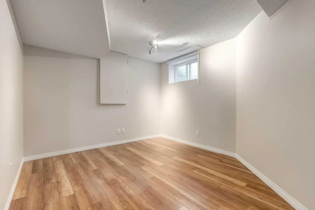 6202 Bowness Road NW Calgary AB T3B 0E3