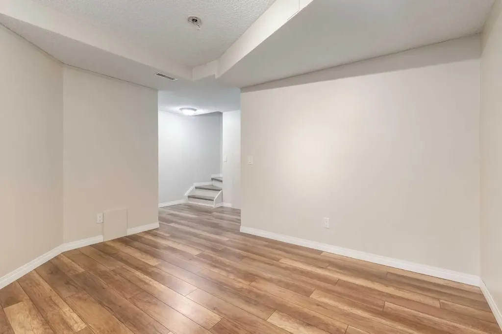 6202 Bowness Road NW Calgary AB T3B 0E3