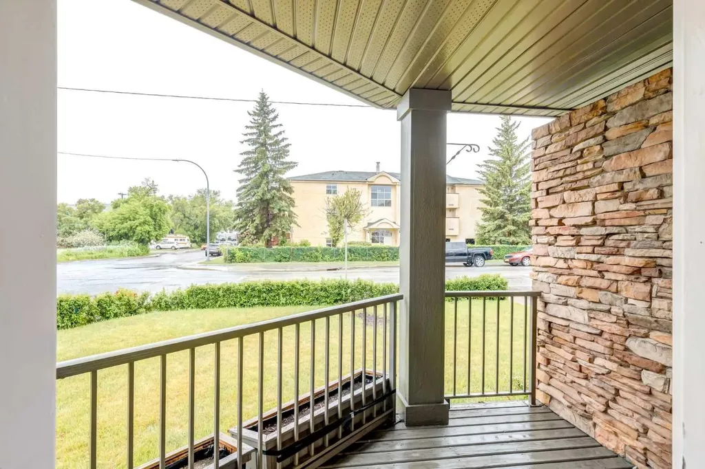 6202 Bowness Road NW Calgary AB T3B 0E3