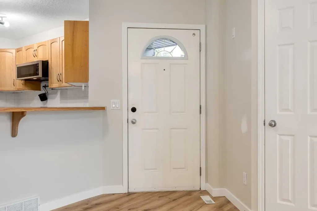 6202 Bowness Road NW Calgary AB T3B 0E3