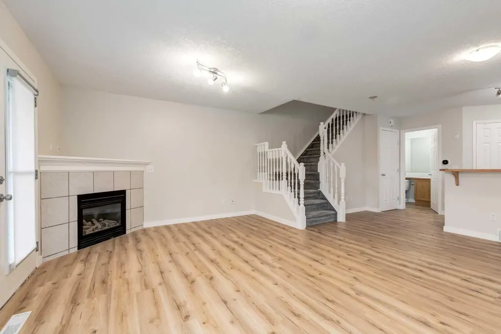 6202 Bowness Road NW Calgary AB T3B 0E3