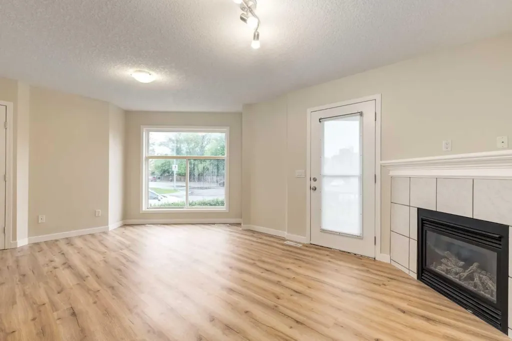6202 Bowness Road NW Calgary AB T3B 0E3