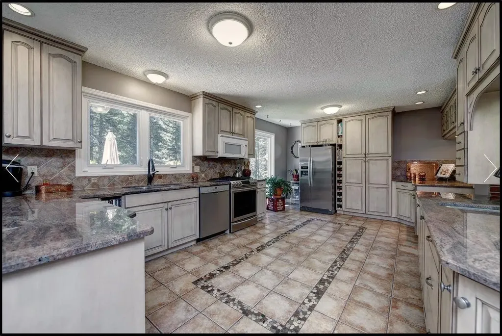 94 Redwood Meadows Drive Rural Rocky View County AB T3Z 1A3