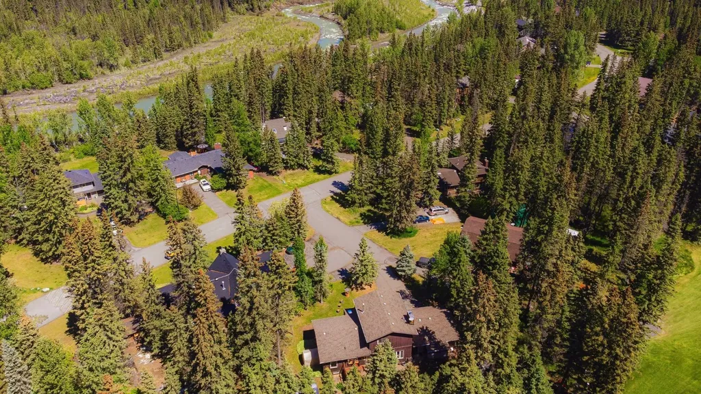 94 Redwood Meadows Drive Rural Rocky View County AB T3Z 1A3