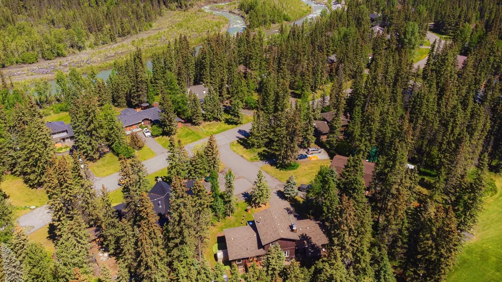 94 Redwood Meadows Drive Rural Rocky View County AB T3Z 1A3