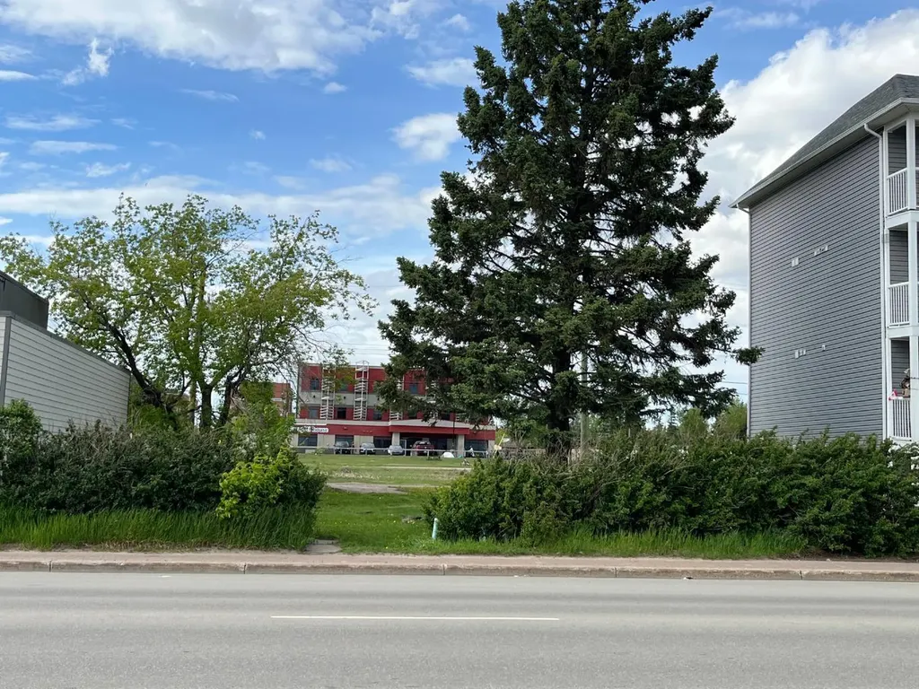 9716 100 Avenue Grande Prairie AB T8V 0T4