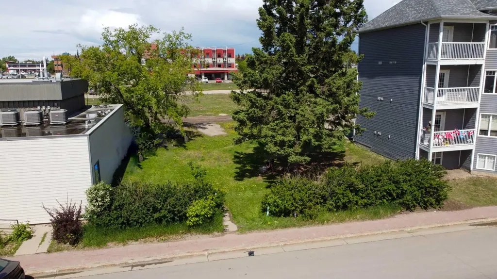 9716 100 Avenue Grande Prairie AB T8V 0T4