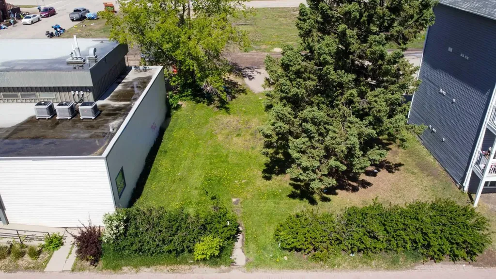 9716 100 Avenue Grande Prairie AB T8V 0T4
