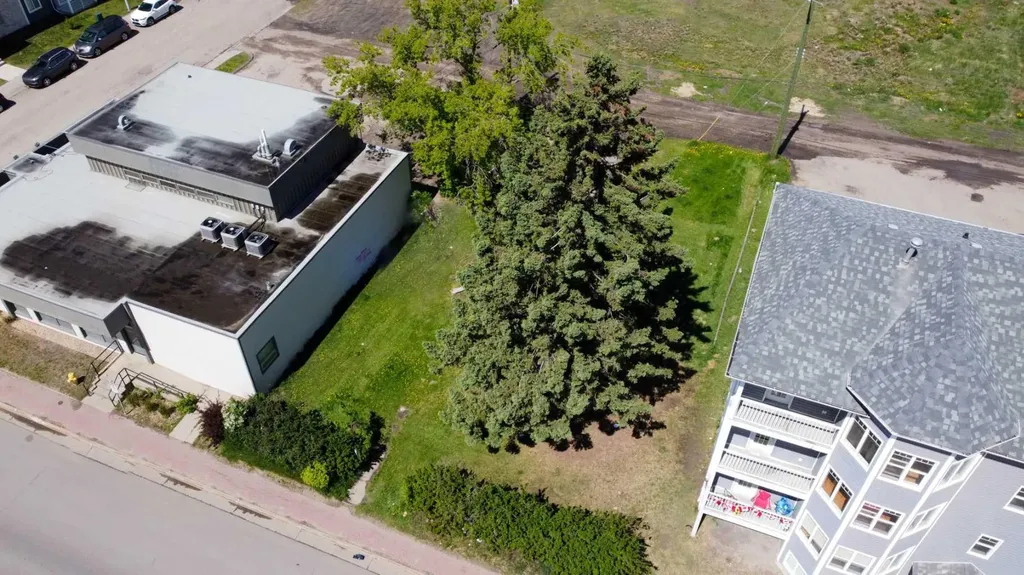9716 100 Avenue Grande Prairie AB T8V 0T4