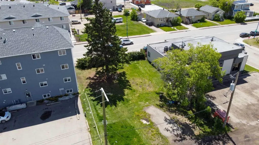9716 100 Avenue Grande Prairie AB T8V 0T4