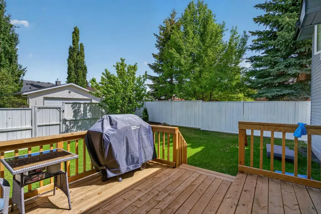 130 Harvest Park Circle NE Calgary AB T3K4V3
