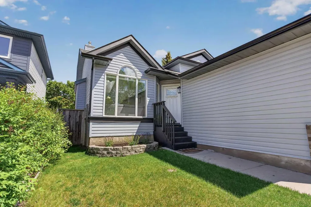 130 Harvest Park Circle NE Calgary AB T3K4V3