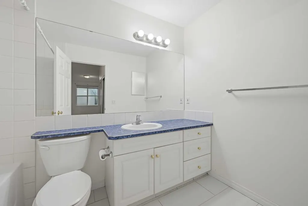 2134 Kensington Road NW Calgary AB T2N 3R7
