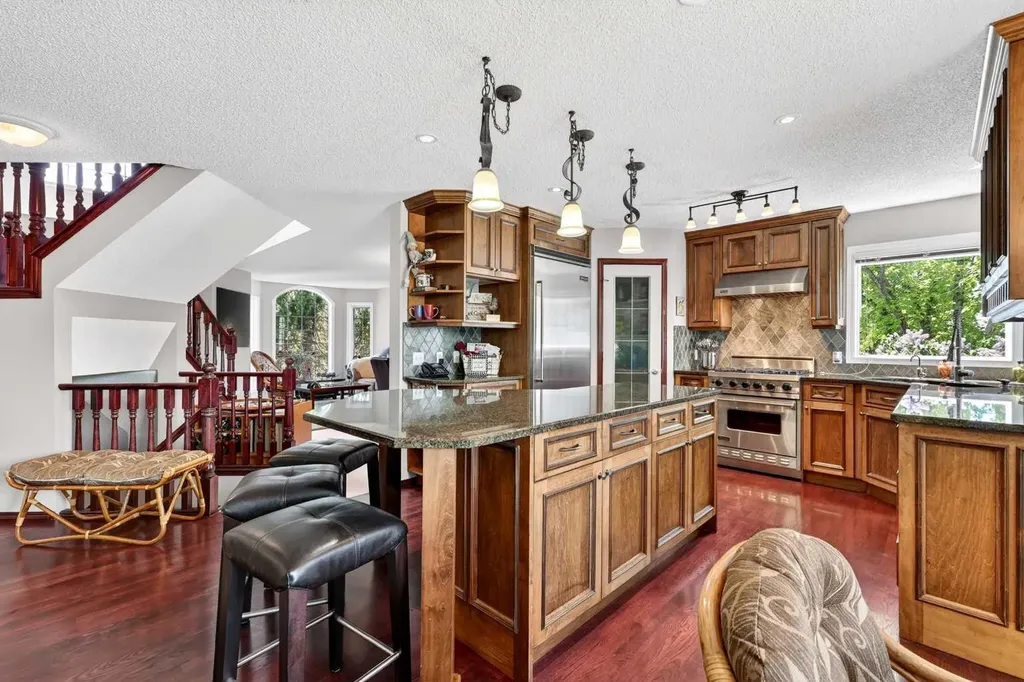 402 Douglas Park View SE Calgary AB T2Z 2N3