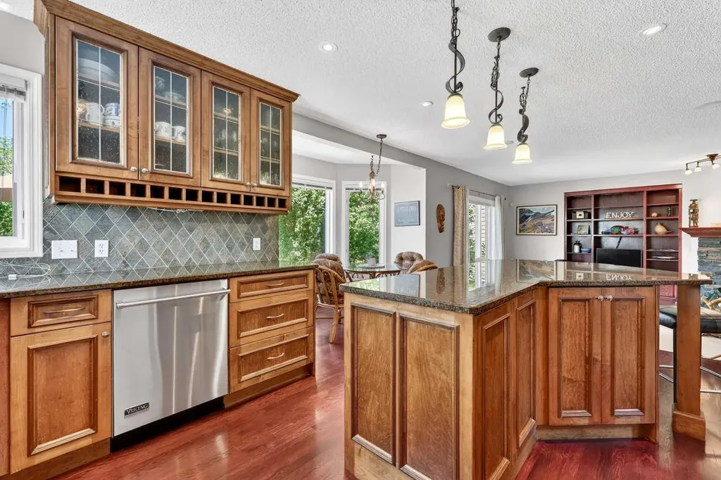 402 Douglas Park View SE Calgary AB T2Z 2N3