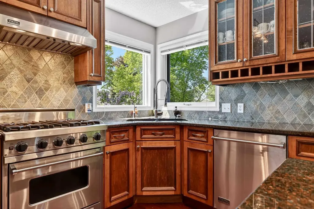 402 Douglas Park View SE Calgary AB T2Z 2N3
