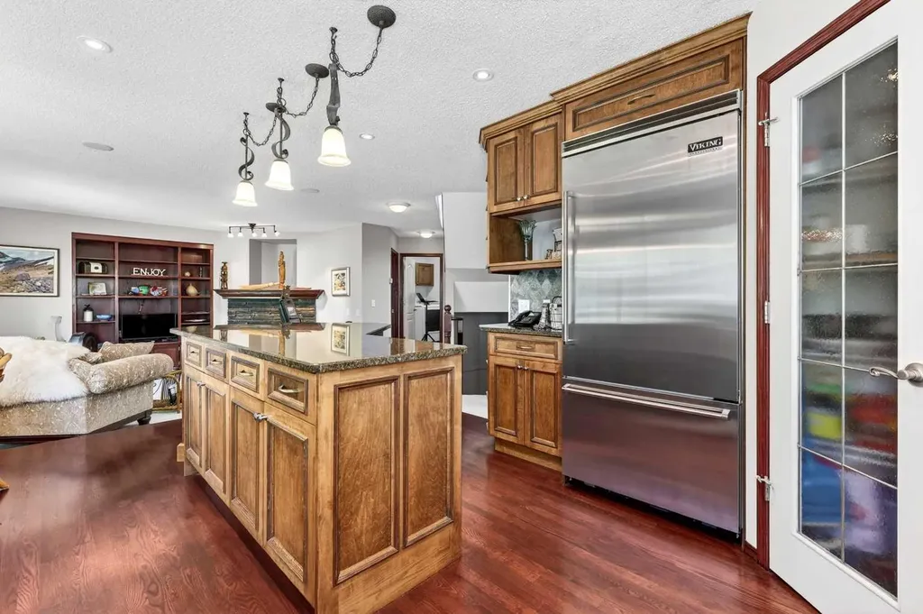 402 Douglas Park View SE Calgary AB T2Z 2N3
