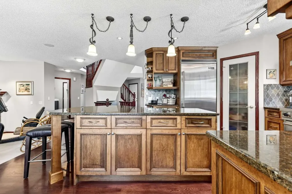402 Douglas Park View SE Calgary AB T2Z 2N3
