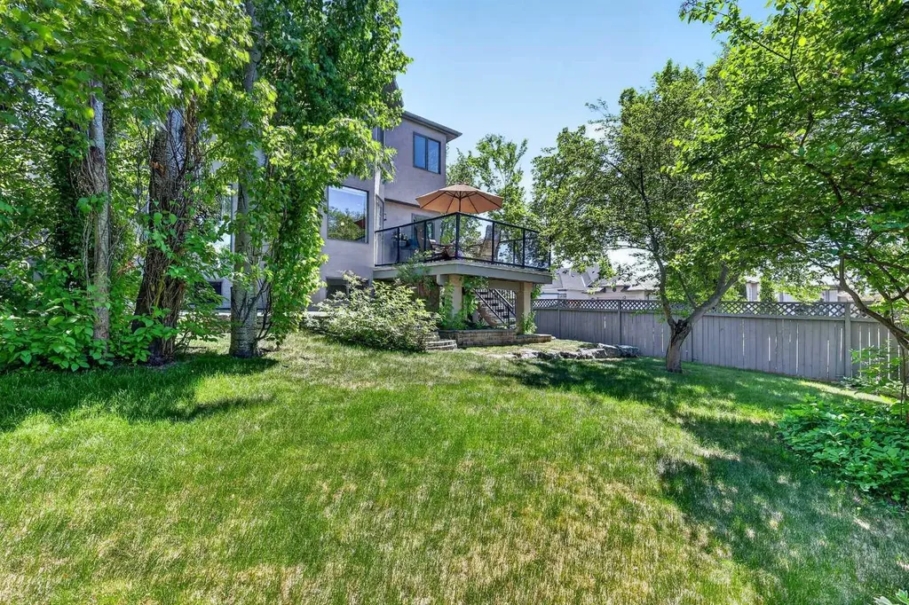 402 Douglas Park View SE Calgary AB T2Z 2N3