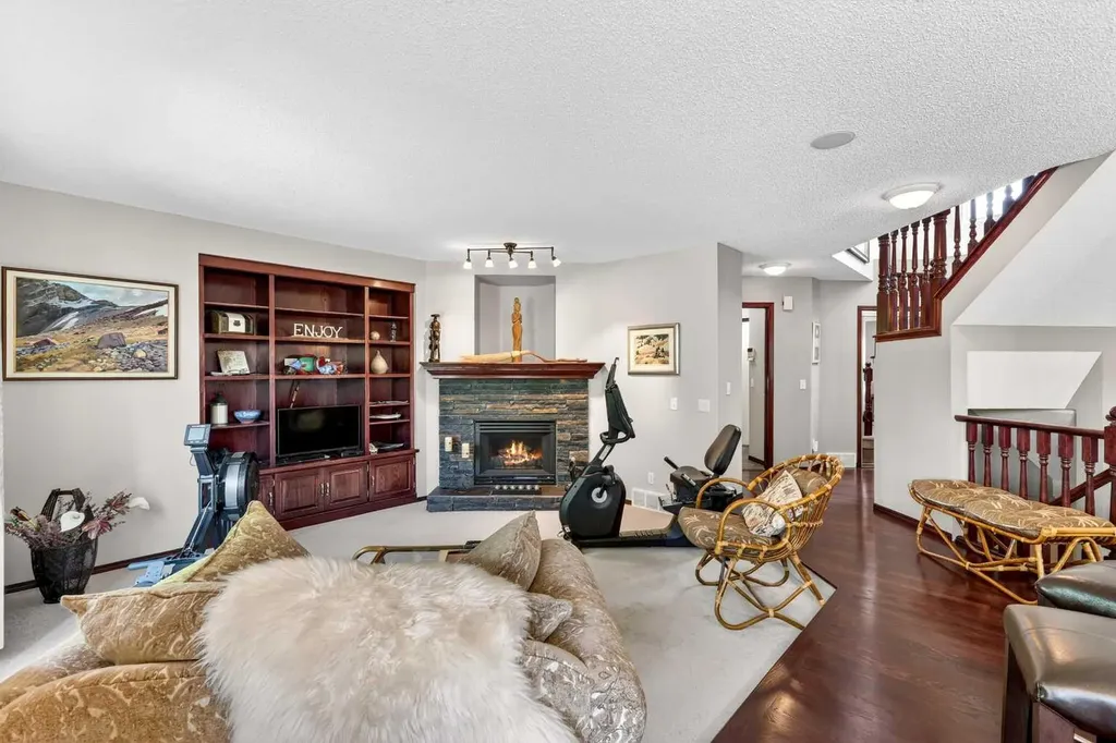 402 Douglas Park View SE Calgary AB T2Z 2N3