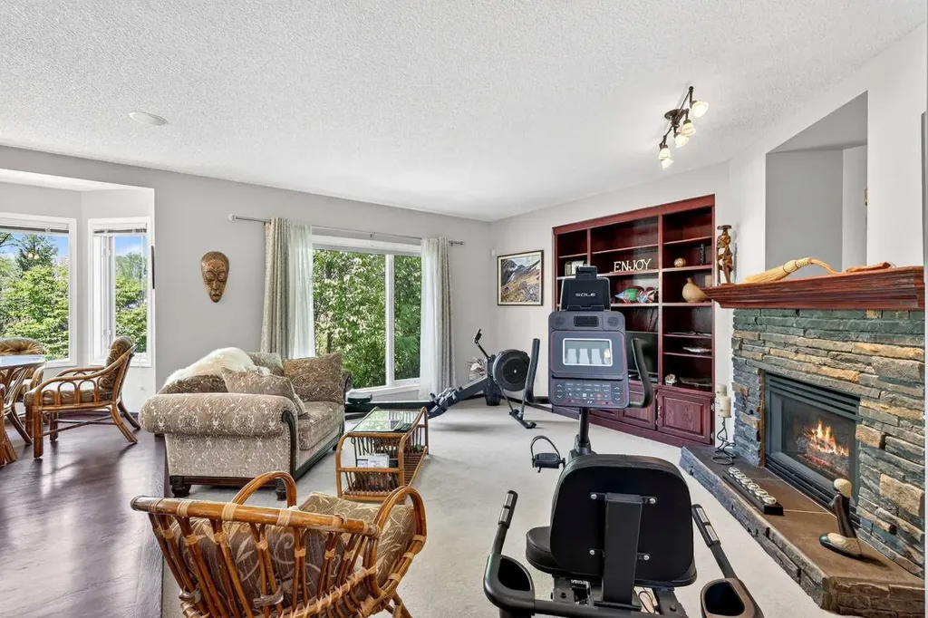 402 Douglas Park View SE Calgary AB T2Z 2N3