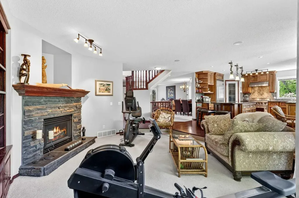 402 Douglas Park View SE Calgary AB T2Z 2N3