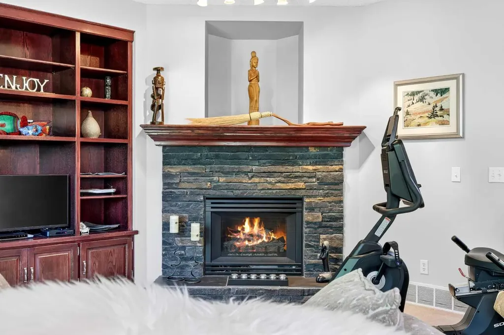 402 Douglas Park View SE Calgary AB T2Z 2N3