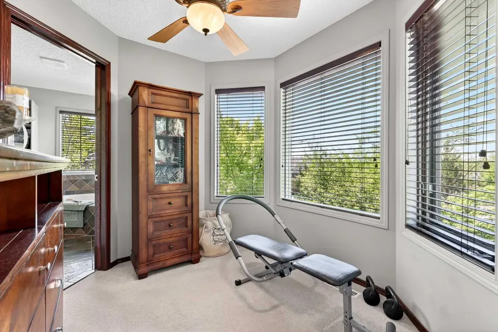 402 Douglas Park View SE Calgary AB T2Z 2N3