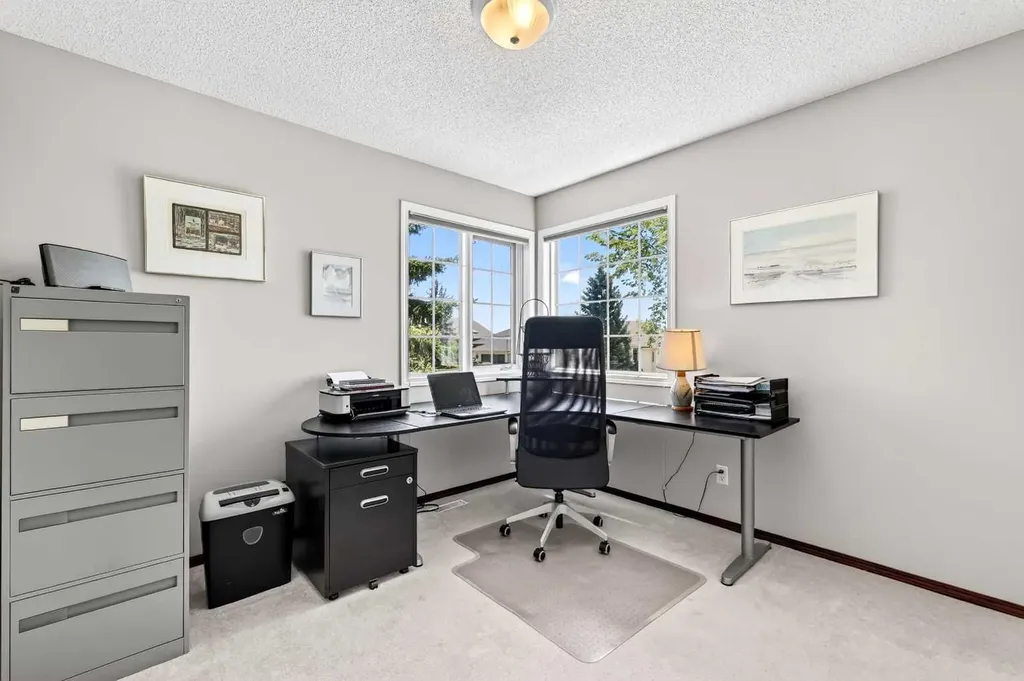 402 Douglas Park View SE Calgary AB T2Z 2N3