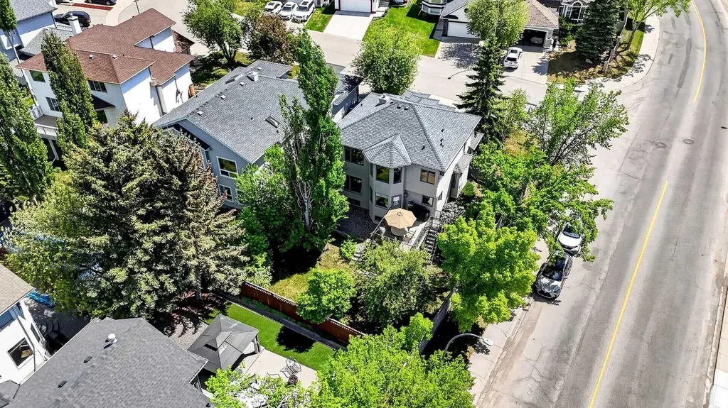 402 Douglas Park View SE Calgary AB T2Z 2N3