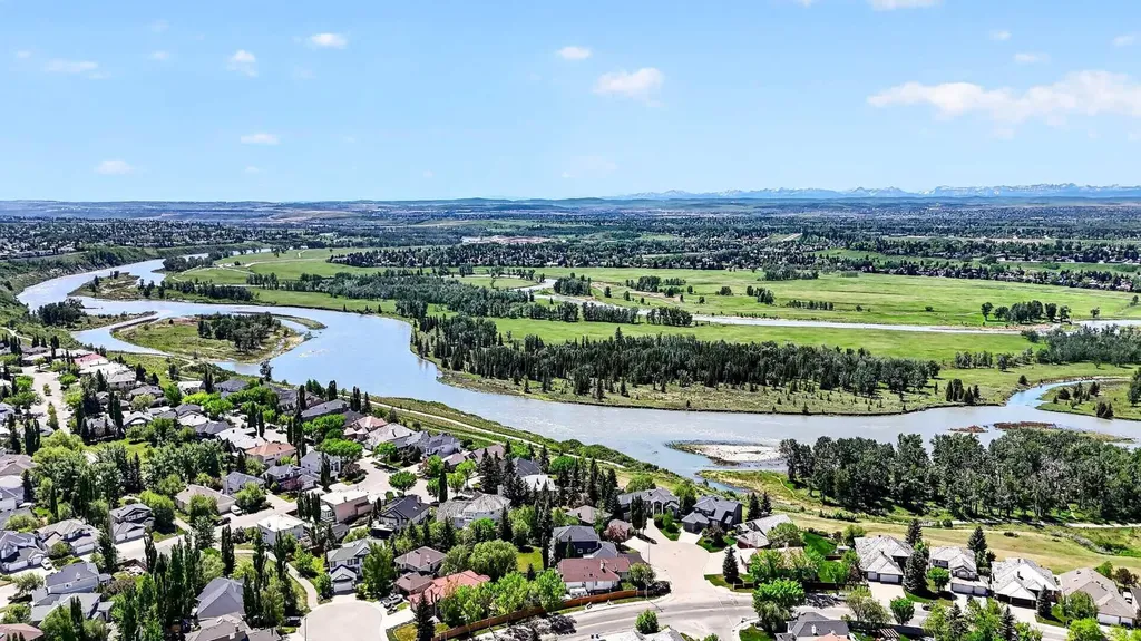 402 Douglas Park View SE Calgary AB T2Z 2N3