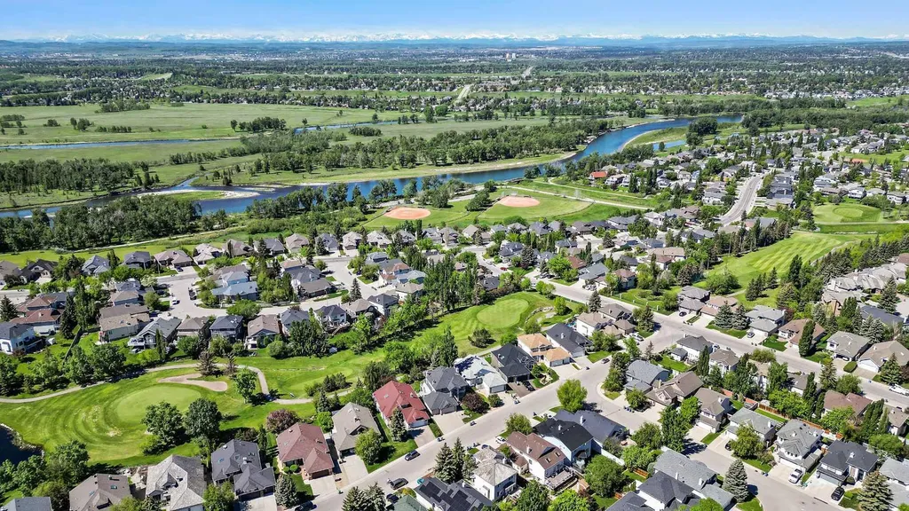 402 Douglas Park View SE Calgary AB T2Z 2N3