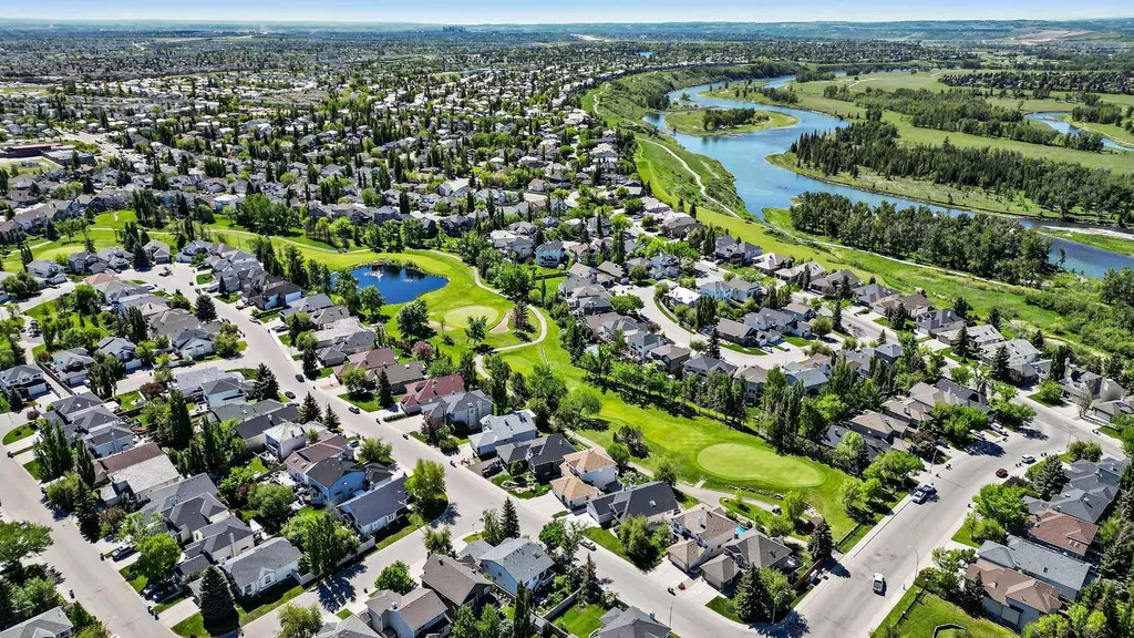 402 Douglas Park View SE Calgary AB T2Z 2N3