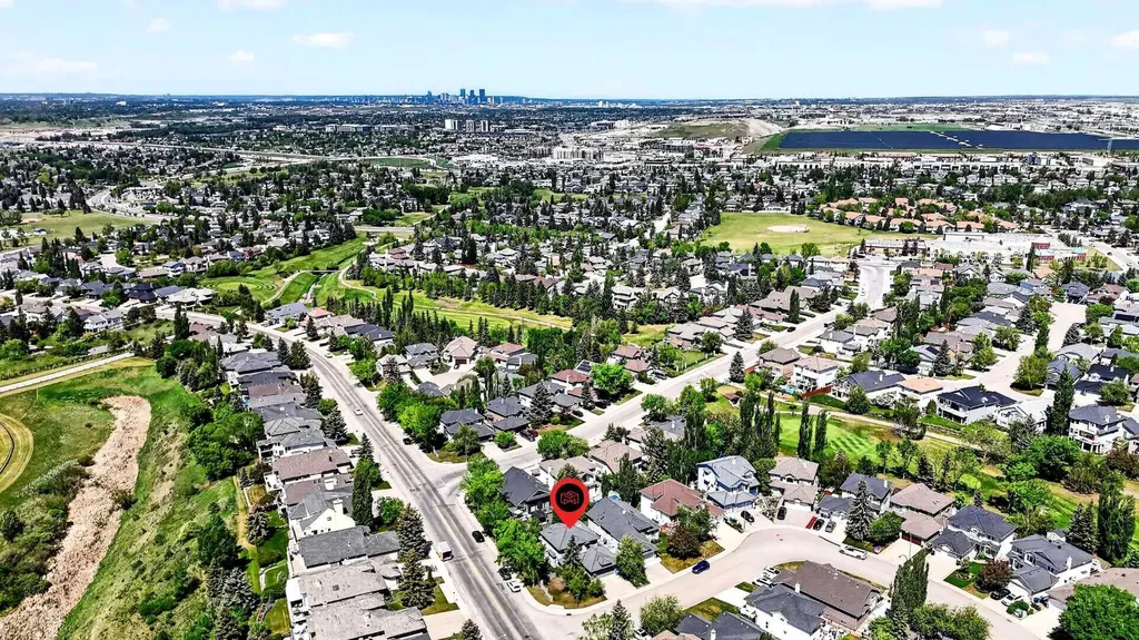 402 Douglas Park View SE Calgary AB T2Z 2N3