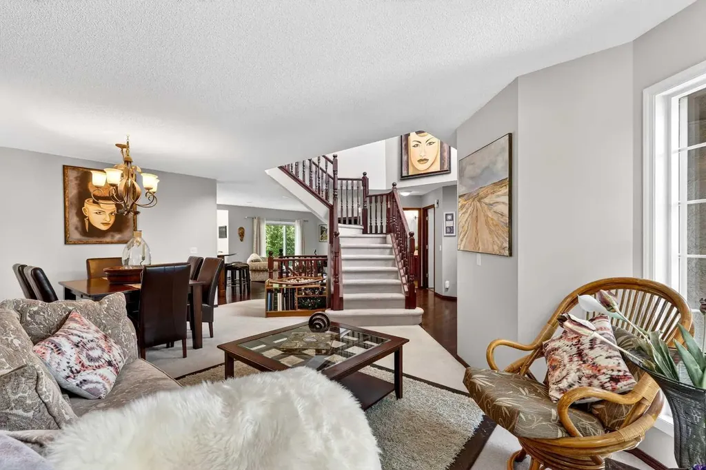 402 Douglas Park View SE Calgary AB T2Z 2N3