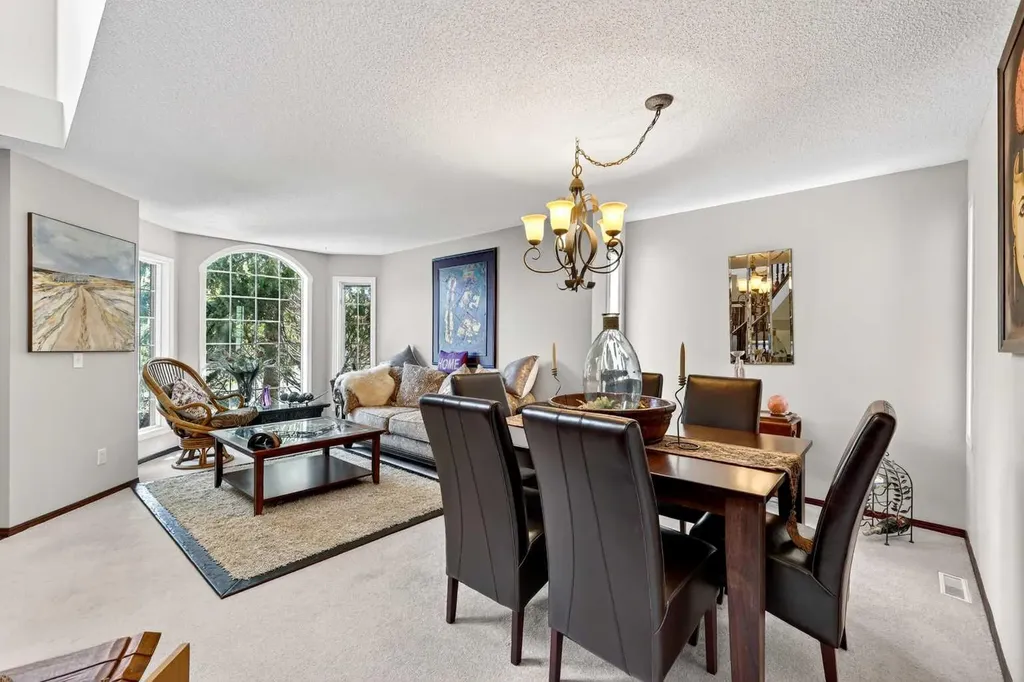 402 Douglas Park View SE Calgary AB T2Z 2N3