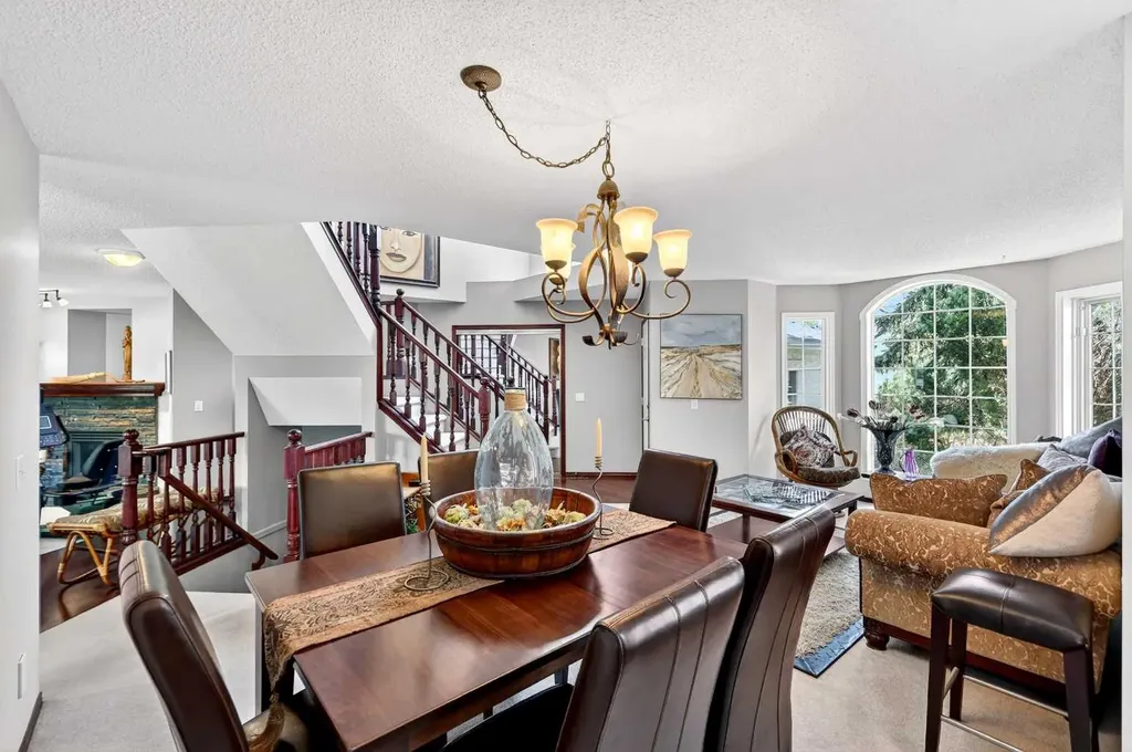 402 Douglas Park View SE Calgary AB T2Z 2N3