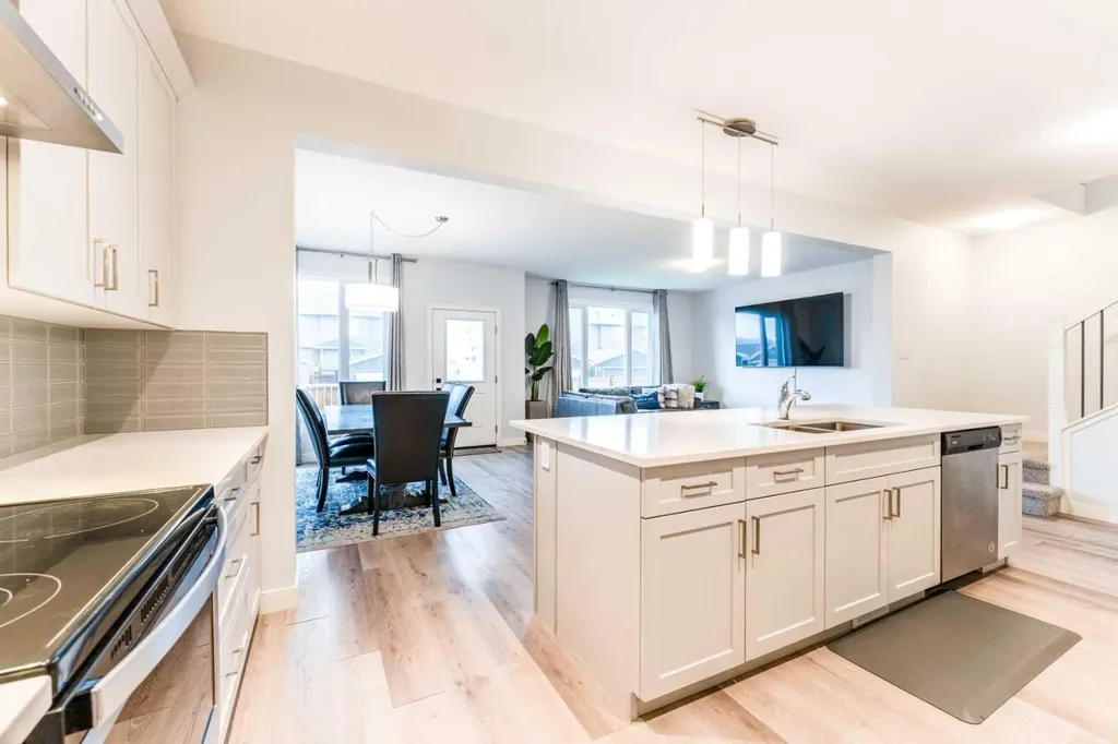 54 Evansfield Green NW Calgary AB T3P 1J9