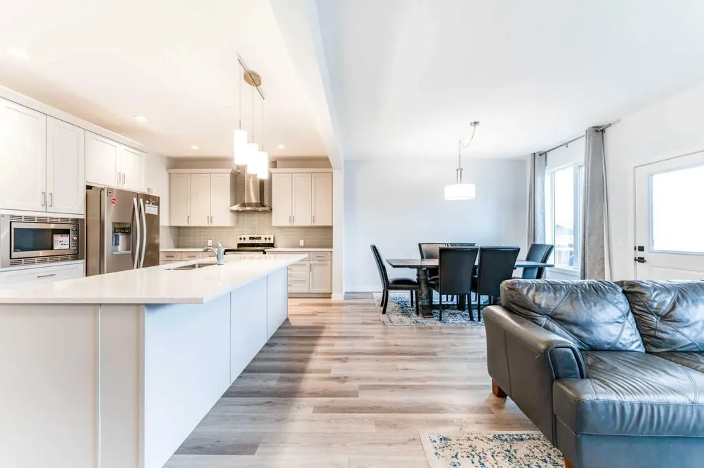54 Evansfield Green NW Calgary AB T3P 1J9