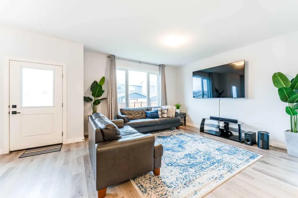 54 Evansfield Green NW Calgary AB T3P 1J9