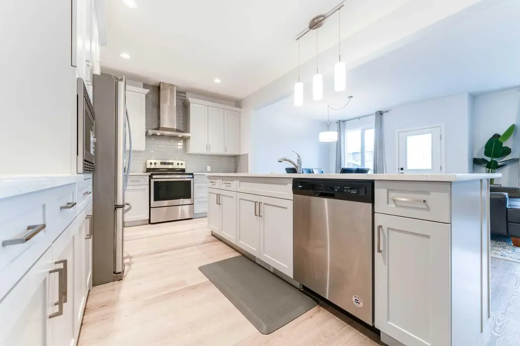54 Evansfield Green NW Calgary AB T3P 1J9
