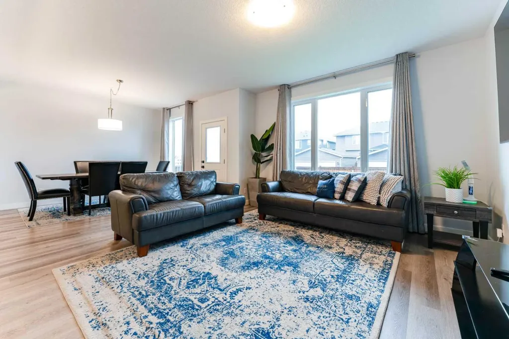 54 Evansfield Green NW Calgary AB T3P 1J9