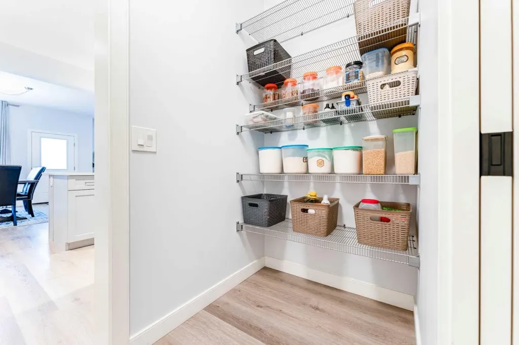 54 Evansfield Green NW Calgary AB T3P 1J9
