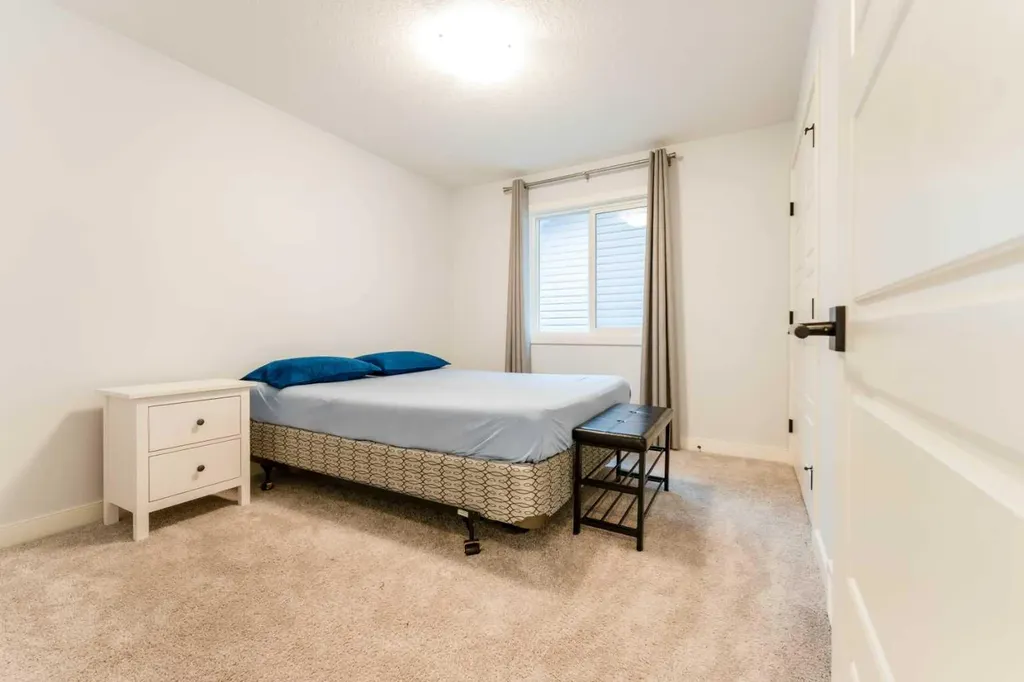 54 Evansfield Green NW Calgary AB T3P 1J9